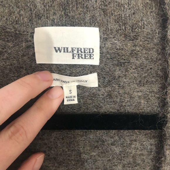 Aritzia Wrap Around Sweater/Cardigan - Picture 3 of 5